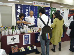 山梨県の日本酒フェア2013の様子