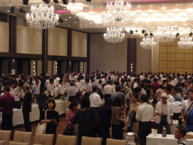 「日本ワインコンクール2015」一般公開テイスティングの様子