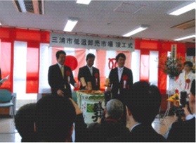 画像：「三浦半島フードマルシェ」及び「三浦市低温卸売市場竣工式」で神奈川の日本酒をPRしました（神奈川県酒造組合）2